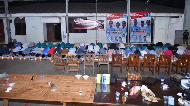 Relawan Capres dan Cawapres, Prabowo Subianto dan Gibran Rakabuming Raka di Kabupaten Jepara, Jawa Tengah menggelar rasa syukur dan doa bersama, Rabu (14/2/2024) malam.