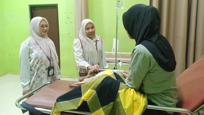 Sebanyak 15 anggota Kelompok Penyelenggara Pemungutan Suara (KPPS) di Kabupaten Sinjai, Sulawesi Selatan (Sulsel) dilarikan ke puskesmas dan rumah sakit karena kelelahan.