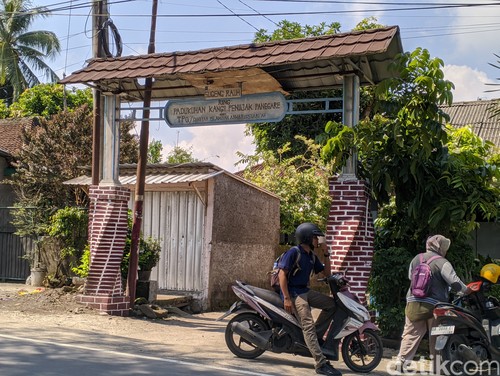 Suasana lingkungan aksi perusakan rumah warga di Lombok Tengah yang viral di sosial media, Kamis (15/2/2024). (Ahmad Viqi/detikBali).