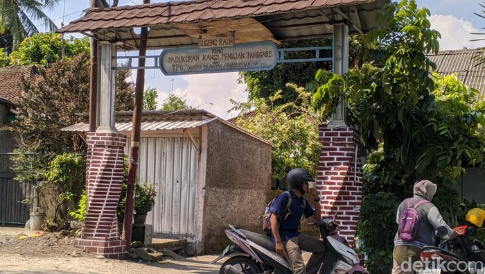 Suasana lingkungan aksi perusakan rumah warga di Lombok Tengah yang viral di sosial media, Kamis (15/2/2024). (Ahmad Viqi/detikBali).
