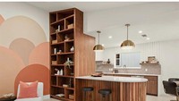 Dibanding membuat dinding permanen sekat antar ruangan, penambahan rak kayu tinggi dan meja mini bar membuat tampilannya rapih dan nyaman. Dapur pun tidak terkesan sempit, pencahayaan antar ruangan pun bisa lebih hemat. Foto: beforeafter.design via boredpanda.com