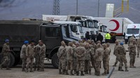 Lebih dari 800 personel SAR termasuk polisi dan militer serta sukarelawan diturunkan untuk mencari 9 orang yang hilang.