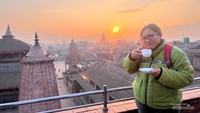 Kota kuno Bhaktapur dalam cahaya keemasan matahari terbit