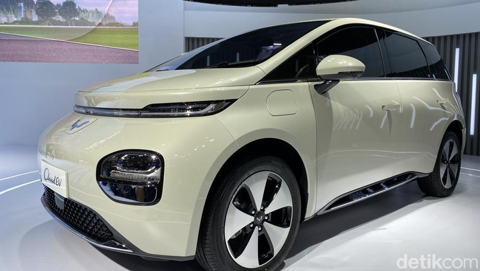 Wuling Cloud EV di IIMS 2024
