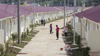 Kementerian PUPR menyelesaikan pembangunan 190 unit hunian tetap di atas lahan seluas 2,7 hektare yang merupakan rumah relokasi tahap III bagi penyintas gempa Cianjur.