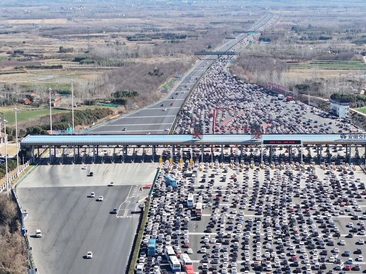 Antrean Kendaraan saat Puncak Arus Balik Festival Musim Panas di China