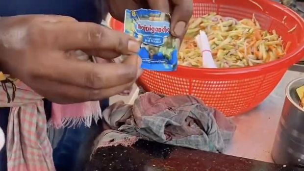 5 Makanan Kaki Lima Unik di India, Omelet Penyegar Mulut hingga Es Krim Kari