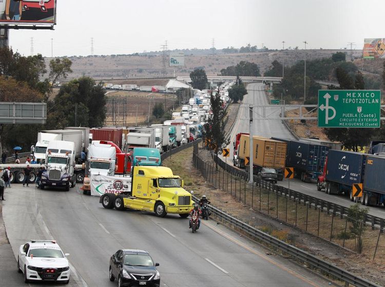 Aksi Sopir Truk Blokir Jalan Utama di Meksiko Protes Kriminalitas