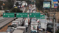Lalu lintas di setidaknya sembilan jalan raya terkena dampak protes tersebut, menurut laporan media lokal.  