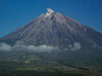 Gunung Semeru Alami 19 Kali Gempa Letusan