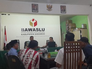 Bawaslu Periksa 11 Kades di Sidoarjo yang Viral Deklarasi Dukung Paslon 02