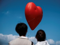 Menelisik Simbol Cinta Berbentuk Love