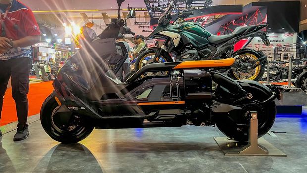 BMW Motorrad luncurkan tiga motor baru sekaligus di IIMS 2024