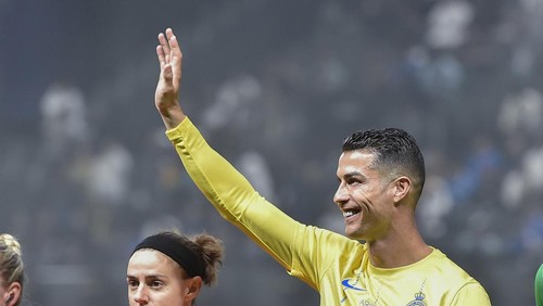 Al Nassrs Cristiano Ronaldo greets his fans during Riyadh Season Cup 2024 final match at Kingdom Arena Stadium in Riyadh, Saudi Arabia, Thursday, Feb. 8, 2024. (AP Photo)
