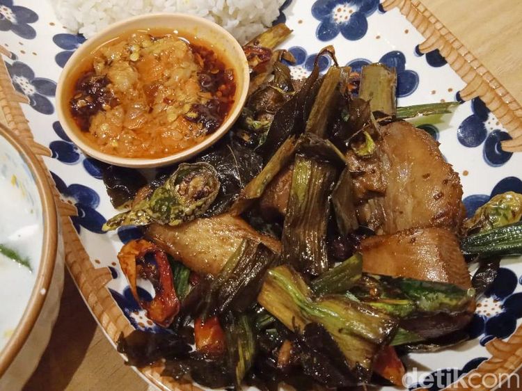 Mencicip Lezatnya Menu Melayu Modern di Kopitiam Kekinian