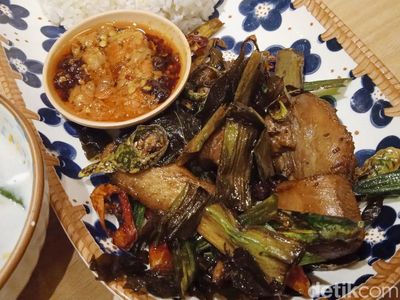 Mencicip Lezatnya Menu Melayu Modern di Kopitiam Kekinian