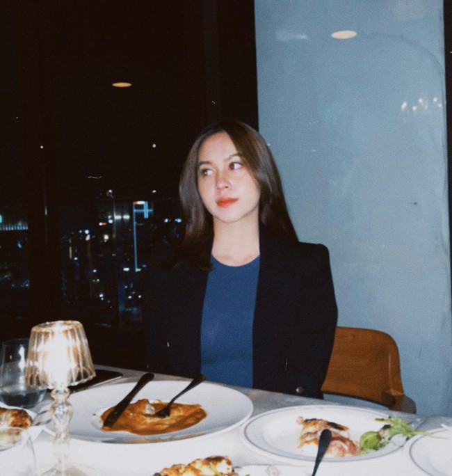 Memiliki paras yang tak kalah cantik dari calon kakak iparnya, unggahan Dinar pun kerap banjir pujian netizen. Tak hanya cantik, Dinar juga punya gaya yang stylish. Foto: Instagram/@dinarsalsa