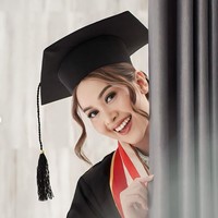 Melalui unggahannya diketahui jika Dinar baru saja lulus dari STIKOM London School of Public Relations dengan mengambil jurusan Communication & Business. Foto: Instagram/@dinarsalsa