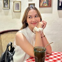 Dinar juga terlihat kerap tampil dengan pulasan makeup natural minimalis. Riasan tersebut membuat pesonanya semakin terpancar. Foto: Instagram/@dinarsalsa