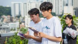 Intip Park Shin Hye & Park Hyung Sik di Balik Layar Doctor Slump! Intip Park Shin Hye & Park Hyung Sik di Balik Layar Doctor Slump!