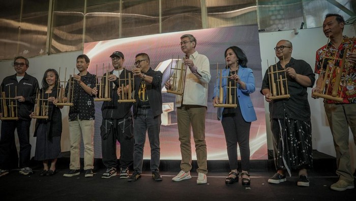 Diplomat Success Challenge (DSC) Seasons 14 hadir sebagai penguat gerakan (movement) kewirausahaan yang berkelanjutan. DSC juga menambah hibah modal usaha sebesar Rp2,5 miliar untuk memperluas jangkauan pada generasi muda sehingga dapat  #BerkaryaUntukIndonesia dan mendukung pertumbuhan ekonomi nasional.