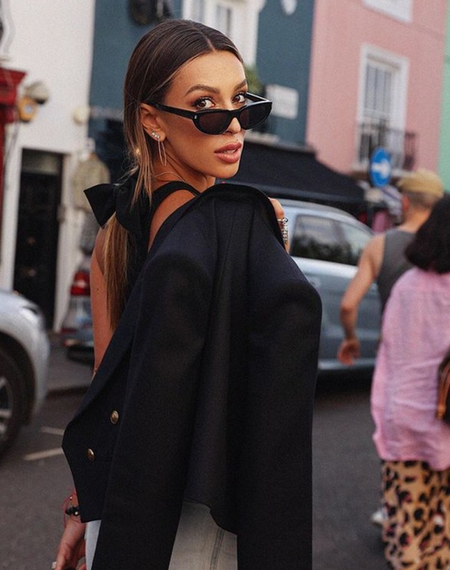 Pasangan baru ini jadi sorotan karena beda usia mereka. Elsina yang berusia 36 tahun itu lebih muda 25 tahun dari Tom Cruise yang berusia 61 tahun.Foto: dok. Instagram/@elsina_k