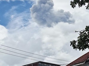 Siang Ini Gunung Marapi Kembali Erupsi, Ketinggian Kolom Abu Tidak Teramati