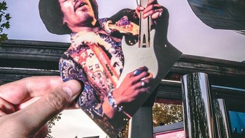 Aksi Jimi Hendrix... Foto: Rudy Willingham via Boredpanda