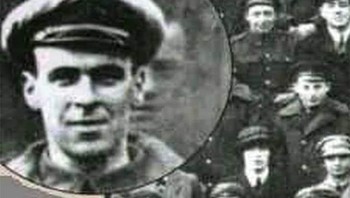 Pada tahun 1919, mekanik udara Freddy Jackson terbunuh oleh baling-baling pesawat dalam kecelakaan yang aneh. Dua hari kemudian, skuadronnya mengambil foto bersama. Para anggota kru terkejut menemukan Freddy di dalam kelompok tersebut meskipun dia telah meninggal dua hari sebelumnya. Foto: Trueactivist