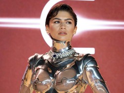 Totalitas! Zendaya Jadi Manusia Mesin Seksi di Premier Dune 2 London