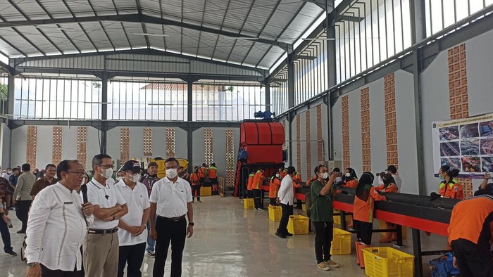 Heru Budi Resmikan TPS 3R di Jaksel, Kelola Sampah 50 Ton Per Hari