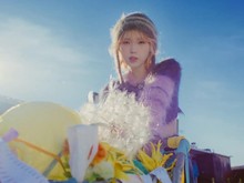 IU Hadirkan Hubungan Misterius 2 Perempuan di MV Shh..