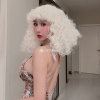 Jin Mei Na sendiri dikenal sebagai salah satu aktris dengan bentuk tubuh yang menawan. Karena itu, banyak netizen yang menyangka jika ada hal lain yang dilihat sutradara darinya. Tubuhnya bagus dan mungkin aktingnya bagus, kata netizen. Foto: Dok. Weibo