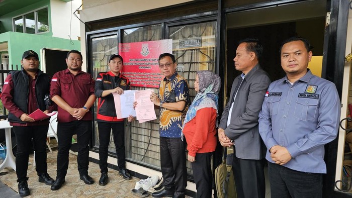 Kejari OKI menyita tanah dan bangunan rumah milik tersangka AS di Komplek Perumahan Lavender, Kabupaten Banyuasin.