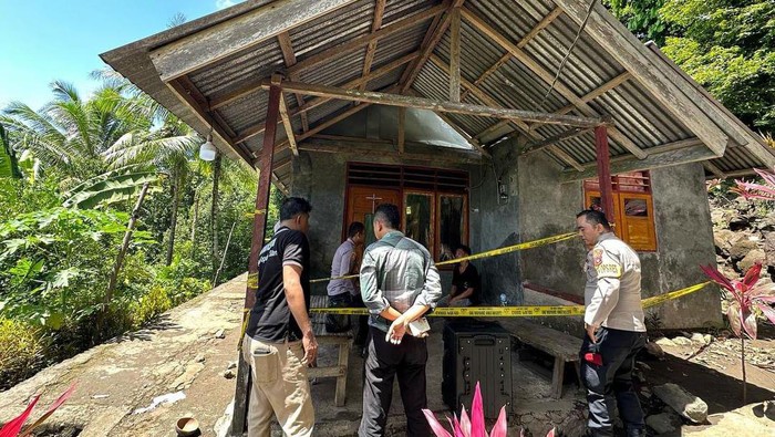 Wanita bernama Dorkas Bosu (60) ditemukan tewas di rumahnya di Kabupaten Kepulauan Siau Tagulandang Biaro (Sitaro), Sulawesi Utara (Sulut)