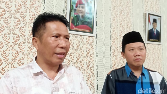 Ketua DPC Gerindra Wonosobo (berbaju putih).