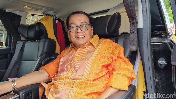 Ketua TKD Prabowo-Gibran DIY, Gandung Pardiman saat memberikan keterangan di Kantor DPD Golkar DIY, Kota Jogja, Jumat (16/2/2024).