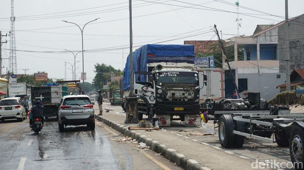 Kondisi Jalan Pantura Karanganyar, Demak, Jumat (16/2/2024), pukul 16.00 WIB.
