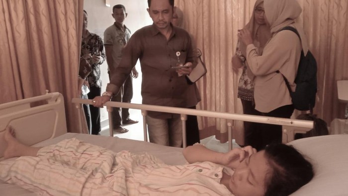 Korban di kunjungi Kabag Hukum dan SDM KPU Babel Yusef.