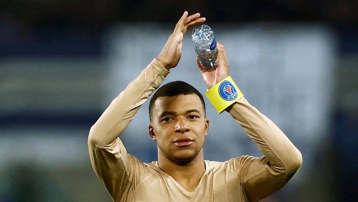 FILE PHOTO: Soccer Football - Ligue 1 - RC Strasbourg v Paris St Germain - Stade de la Meinau, Strasbourg, France - February 2, 2024 Paris St Germains Kylian Mbappe celebrates after the match REUTERS/Christian Hartmann/File Photo