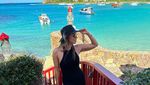 Gaya Liburannya Pacar Tom Cruise, Sosialita Cantik Super Tajir