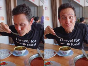 Mark Wiens Cicip Pallubasa, Lezatnya Bikin Matanya Melotot!