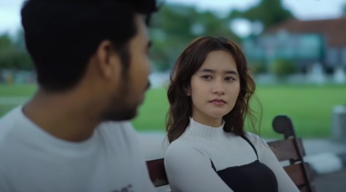 Masdddho menyanyikan lagu baru berjudul Tenanan. Berikut ini lirik yang lengkap dengan terjemahannya.