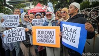 Mereka menilai, Pemilu 2024 ini digelar dengan berbagai kecurangan untuk memenangkan salah satu paslon.