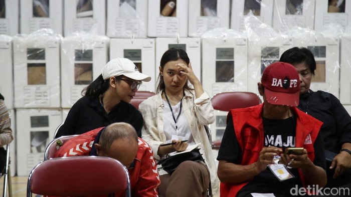 Melihat Rekapitulasi Suara Pemilu 2024 di Kecamatan Tanjung Priok Rekapitulasi hasil penghitungan suara Pemilu 2024 mulai dilakukan di Kecamatan Tanjung Priok, Jakarta. Begini prosesnya.