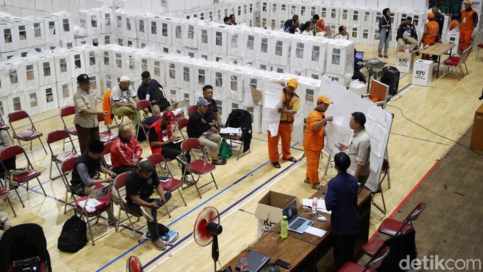 Melihat Rekapitulasi Suara Pemilu 2024 di Kecamatan Tanjung Priok Rekapitulasi hasil penghitungan suara Pemilu 2024 mulai dilakukan di Kecamatan Tanjung Priok, Jakarta. Begini prosesnya.