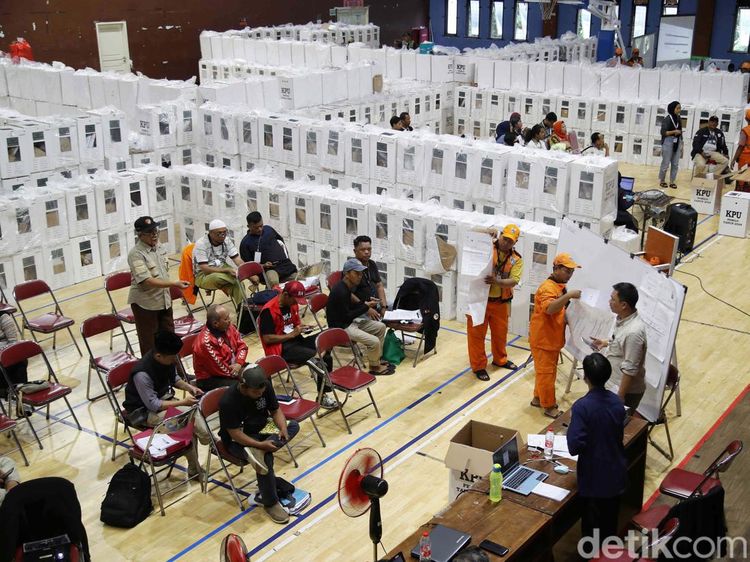 Melihat Rekapitulasi Suara Pemilu 2024 di Kecamatan Tanjung Priok