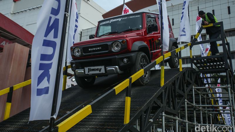 Menguji Ketangguhan Suzuki Jimny 5 Pintu di IIMS 2024