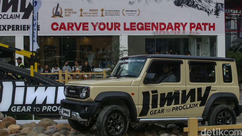 Menguji Ketangguhan Suzuki Jimny 5 Pintu di IIMS 2024