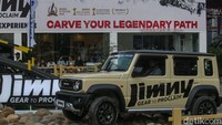 Perlu diketahui, Suzuki menjual Jimny 5 Pintu dalam beberapa varian. Harga Suzuki Jimny 5 Pintu MT dibanderol mulai dari Rp 462 juta, sedangkan di tipe otomatis harga Suzuki Jimny 5 Pintu AT dijual mulai dari Rp 475,6 juta. Harga tersebut merupakan harga resmi Suzuki Jimny dari PT SIS untuk OTR Jabodetabek.